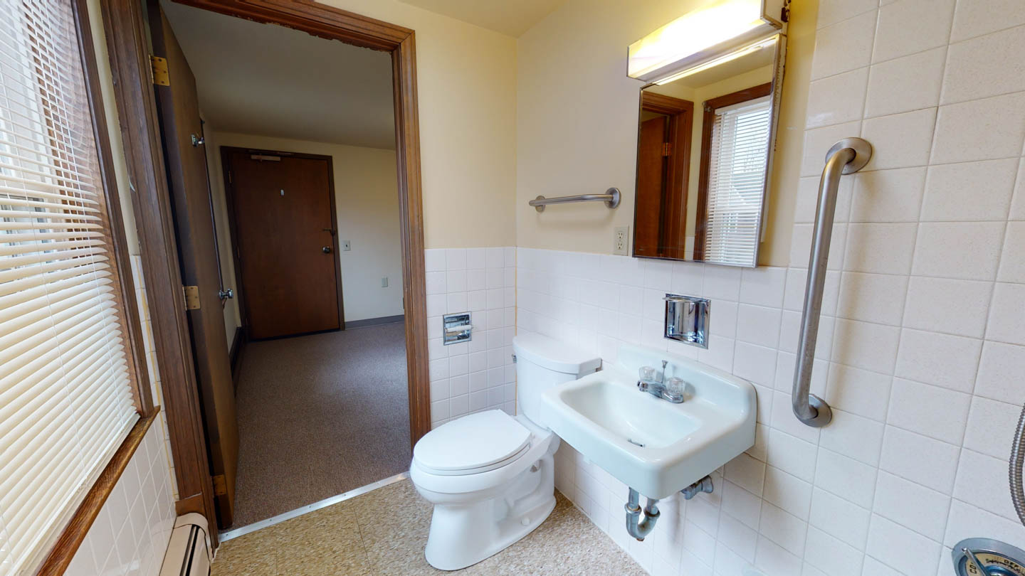 Oxford Place Apartments bathroom