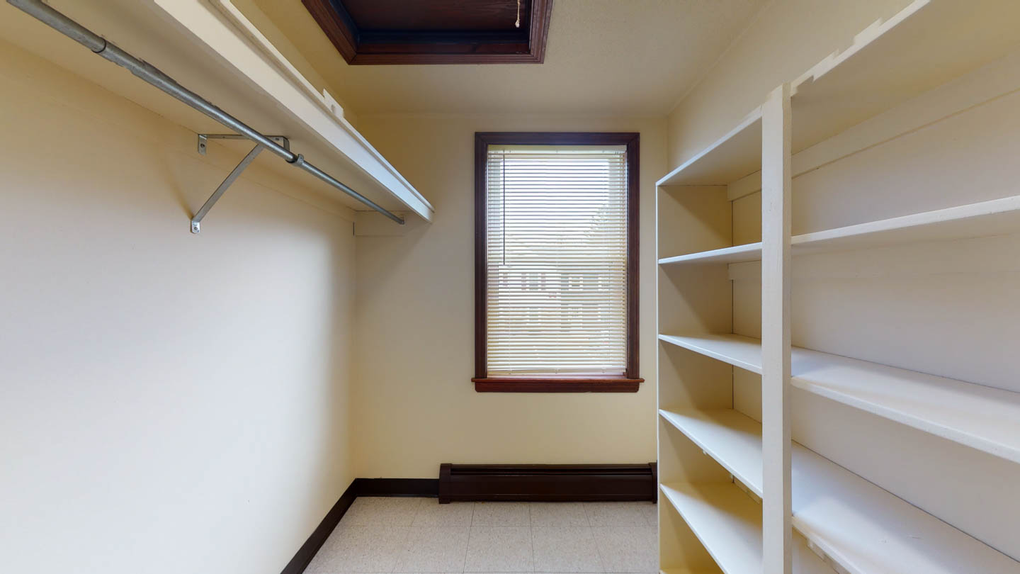 Oxford Place Apartments bedroom closet